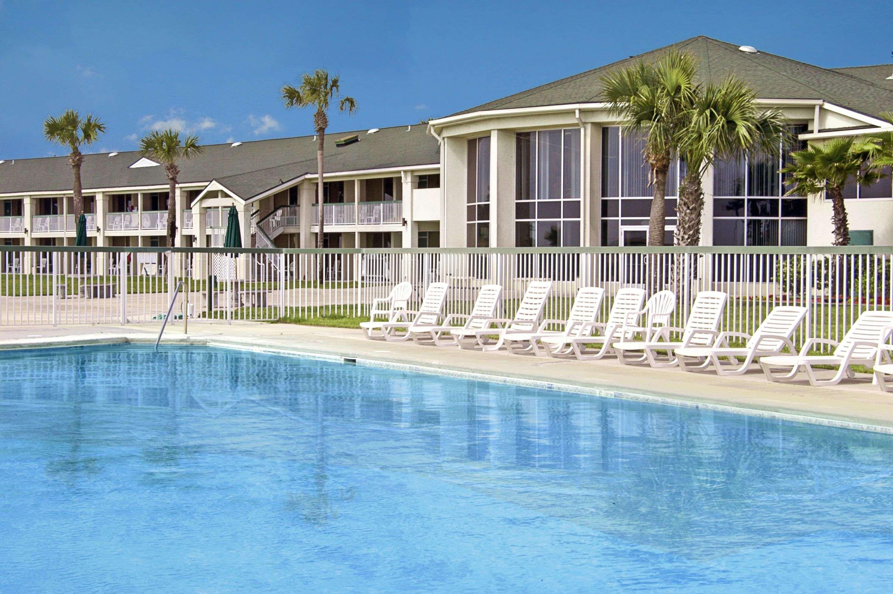 Days Inn & Suites By Wyndham Jekyll Island Buitenkant foto