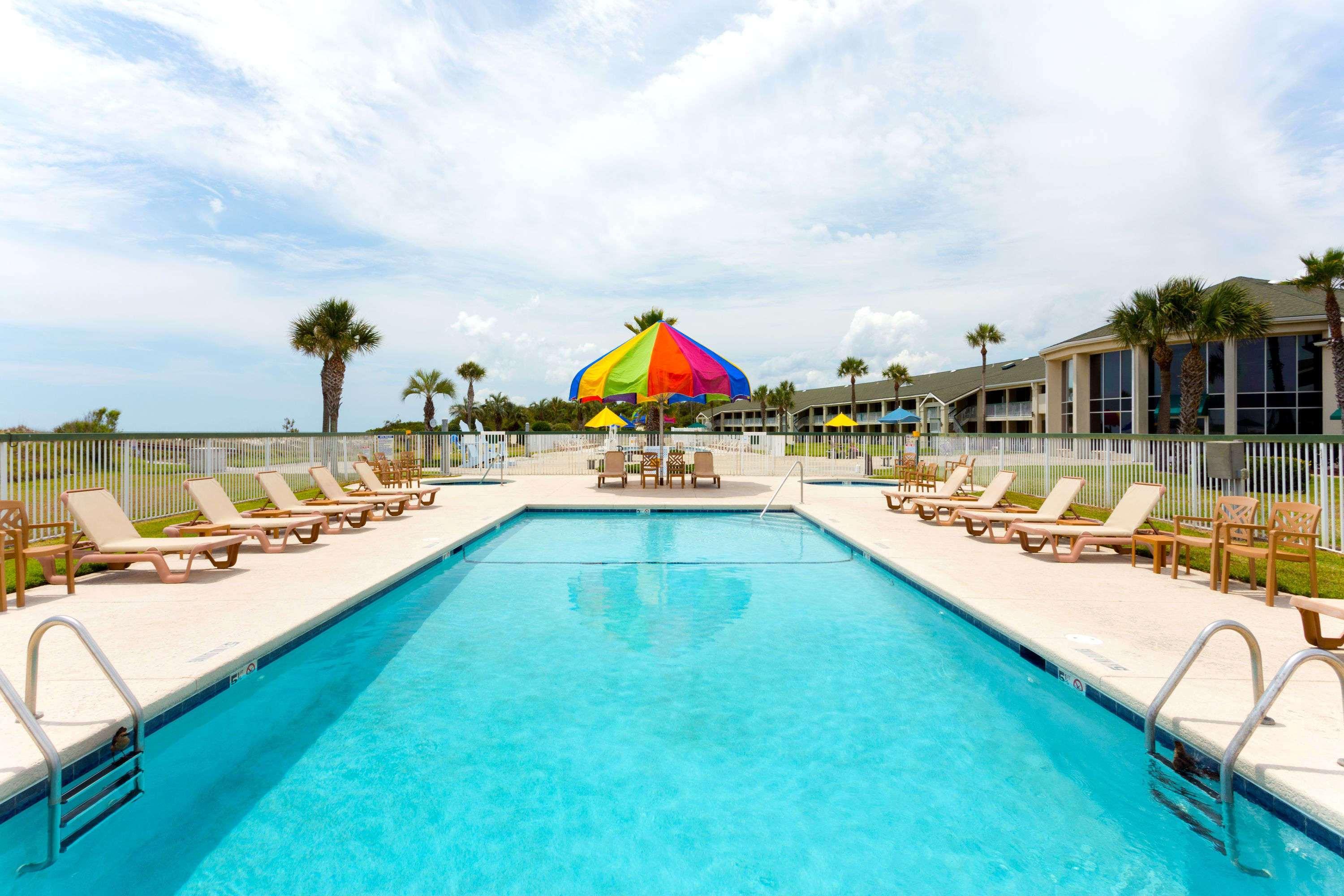 Days Inn & Suites By Wyndham Jekyll Island Buitenkant foto