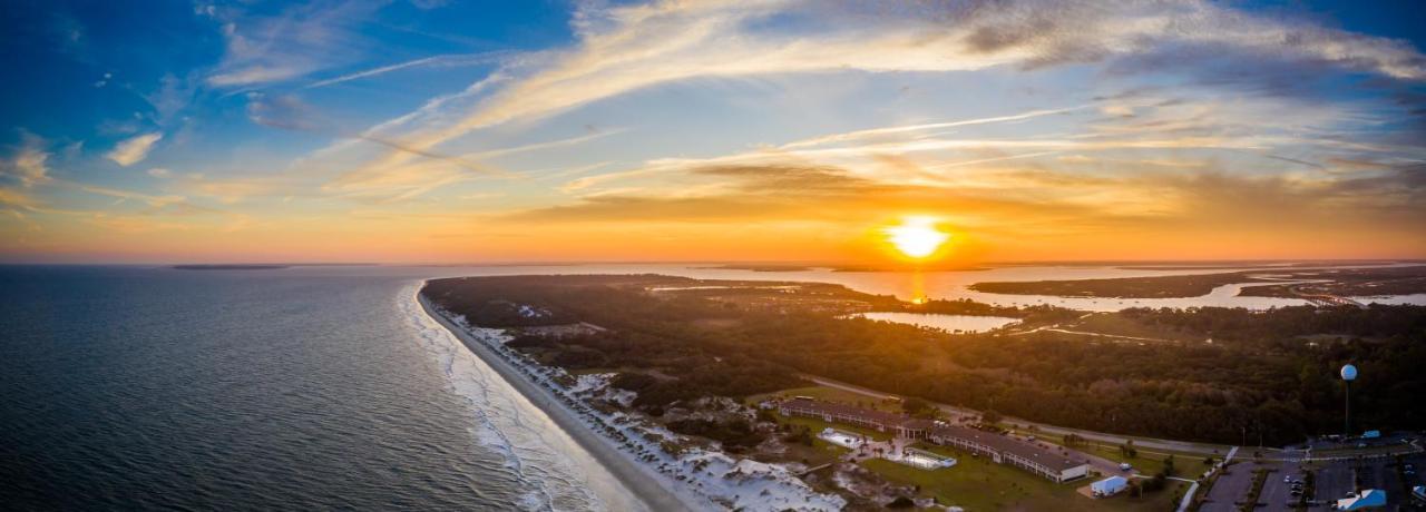 Days Inn & Suites By Wyndham Jekyll Island Buitenkant foto